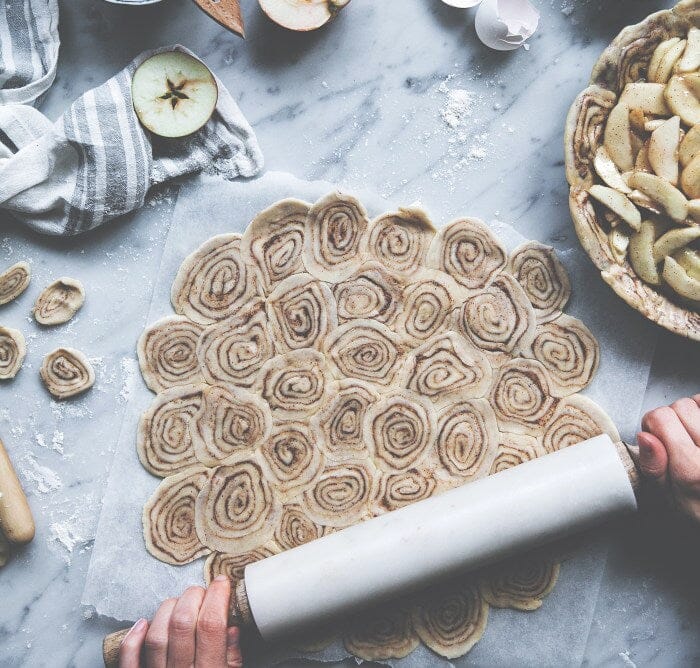 Cinnamon Bun Apple Pie – Emile Henry USA