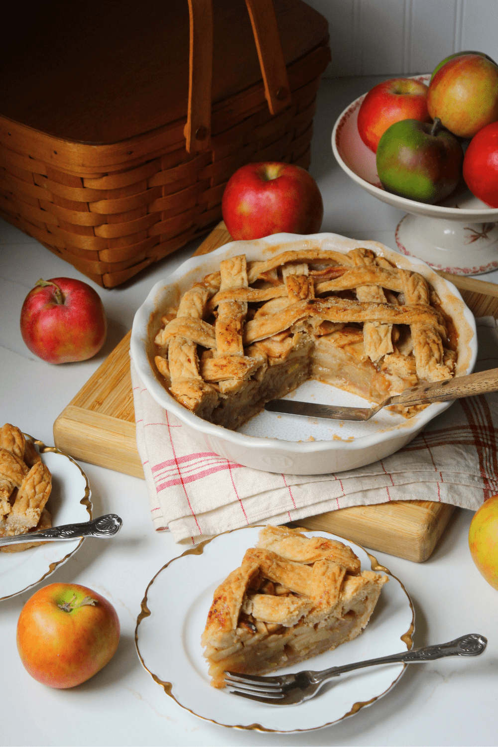 Emile Henry Old Fashioned Apple Pie Recipe by Katherine Burns (@rue.dauphine.paris) – Emile Henry US