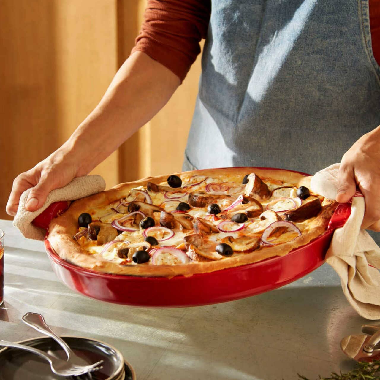 Pizza Heaven: Make Chicago-Style Pizza in the New Emile Henry Deep Dish Pan - Yahoo.com