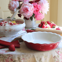 Modern Classics Pie Dish Ovenware Emile Henry = Rouge