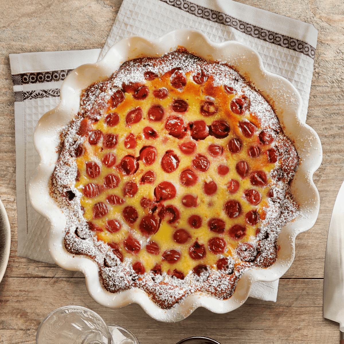 Ruffled Pie Dish Bakeware Emile Henry = Clay