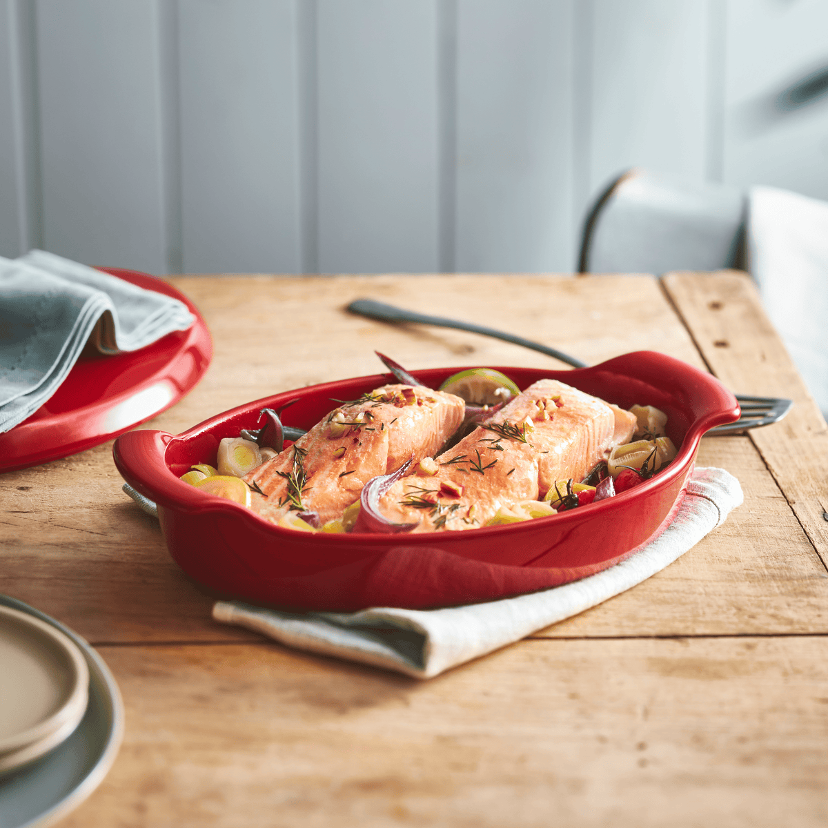 Oval Covered Baker / Fish Steamer Ovenware Emile Henry USA Burgundy