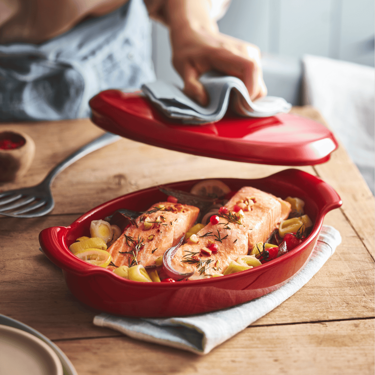 Oval Covered Baker / Fish Steamer Ovenware Emile Henry USA Burgundy