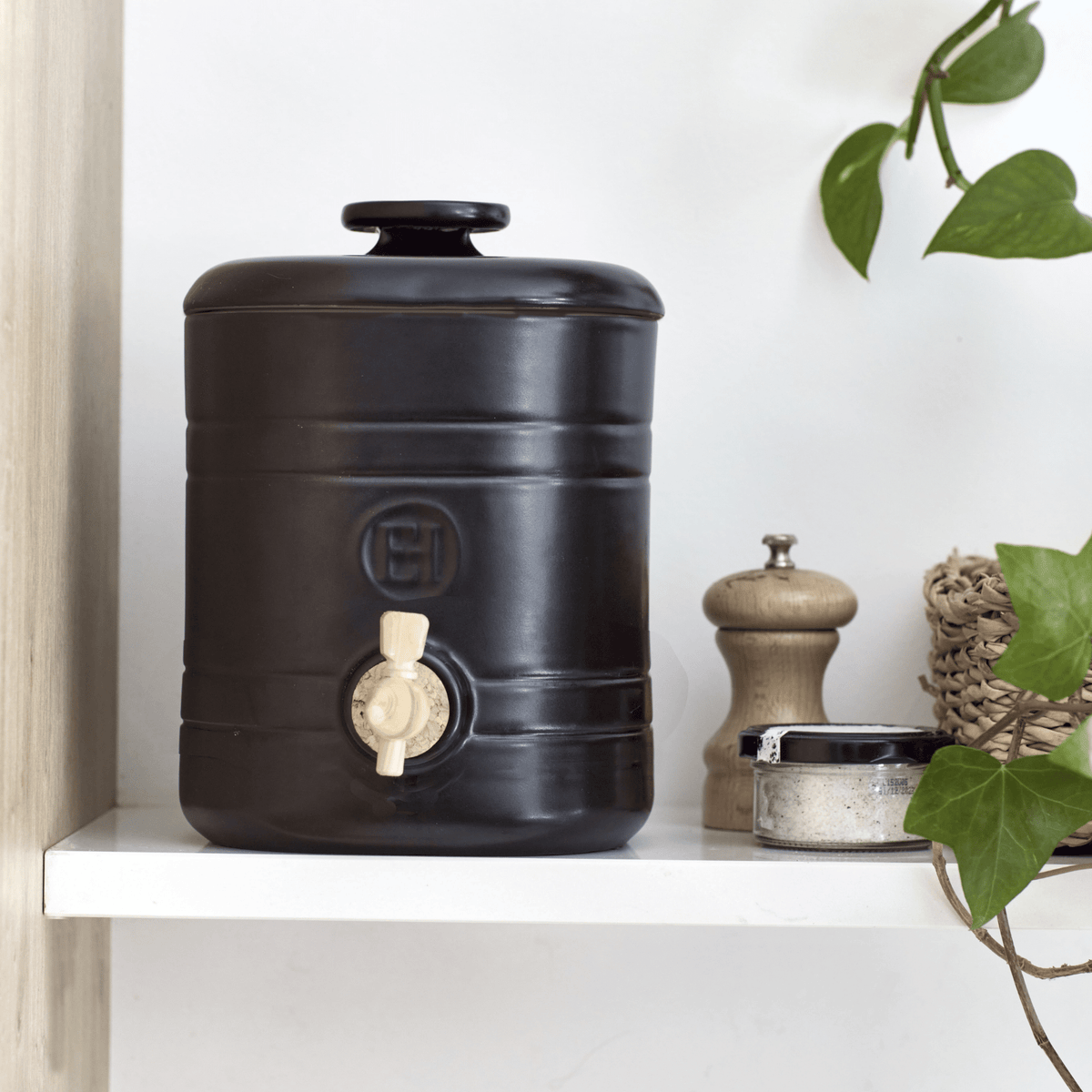 Vinegar Pot Kitchenware Emile Henry USA = Black