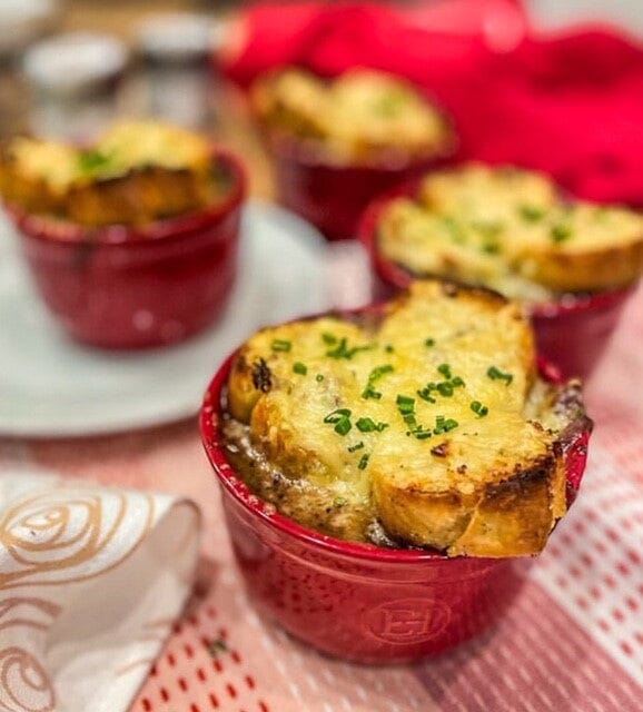 French Onion Soup by Gustus Vitae
