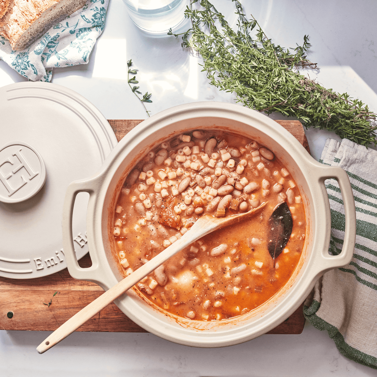 Sublime Dutch Oven Cookware Emile Henry USA Crème 4 qt 