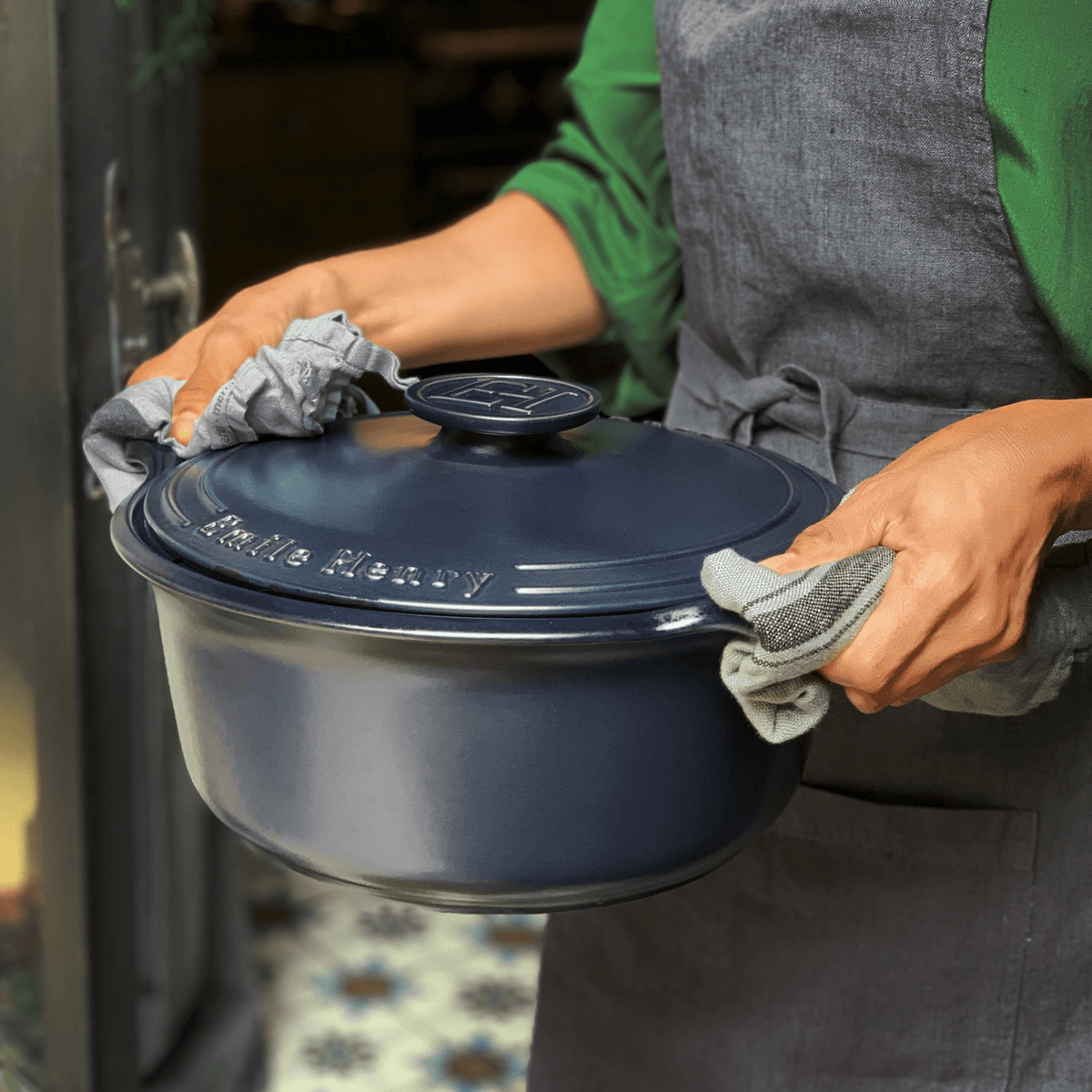 Sublime Dutch Oven Cookware Emile Henry USA Indigo
