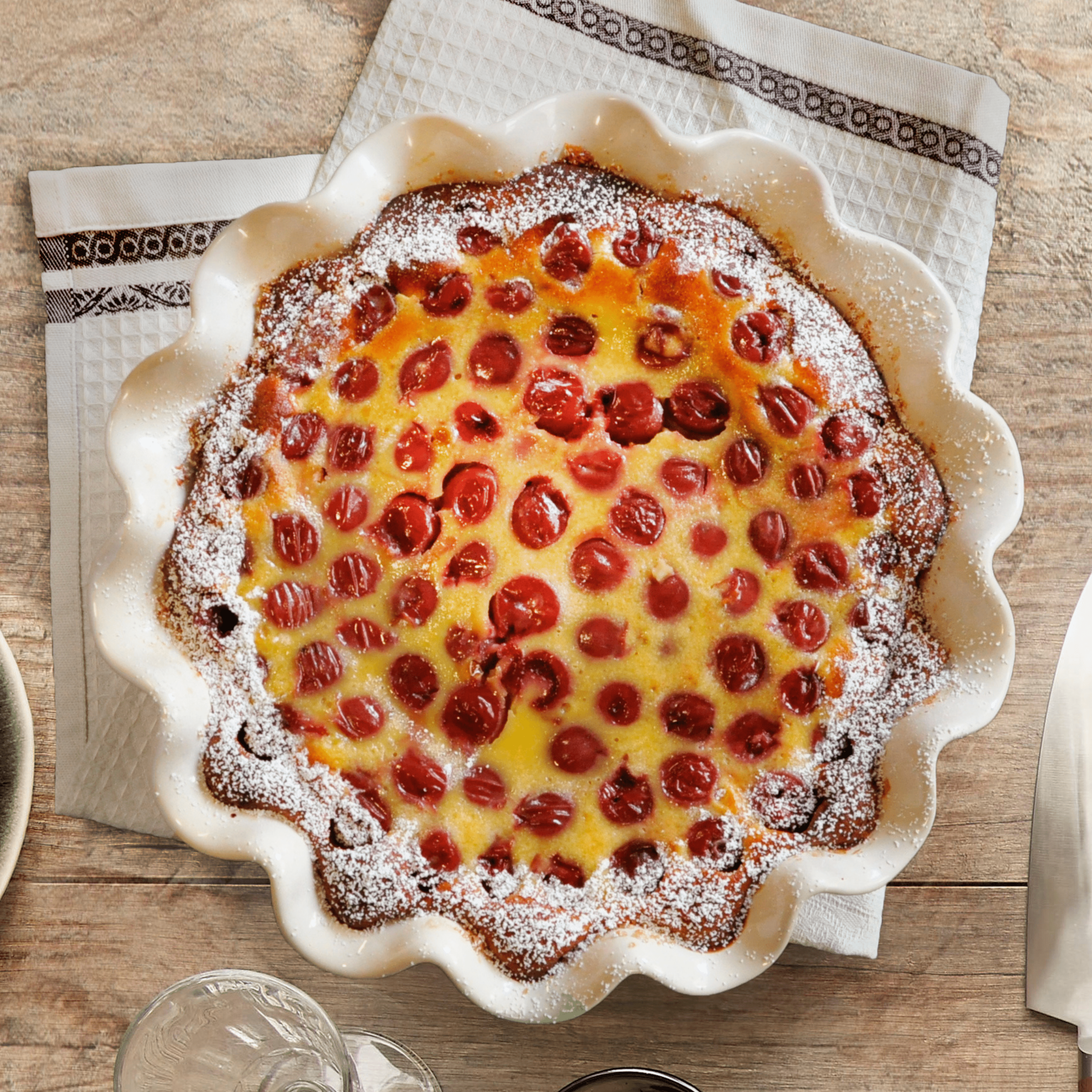 Emile Henry Ruffled Pie Dish - Thumbnail 3