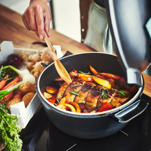 Delight Round Dutch Oven Product Image 12